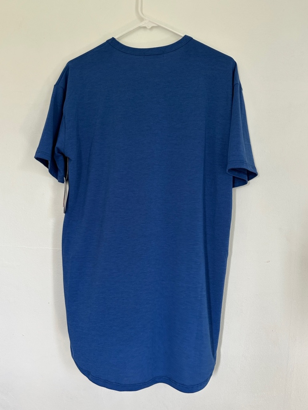 LuLaRoe Patrick T - Picture 4 of 6